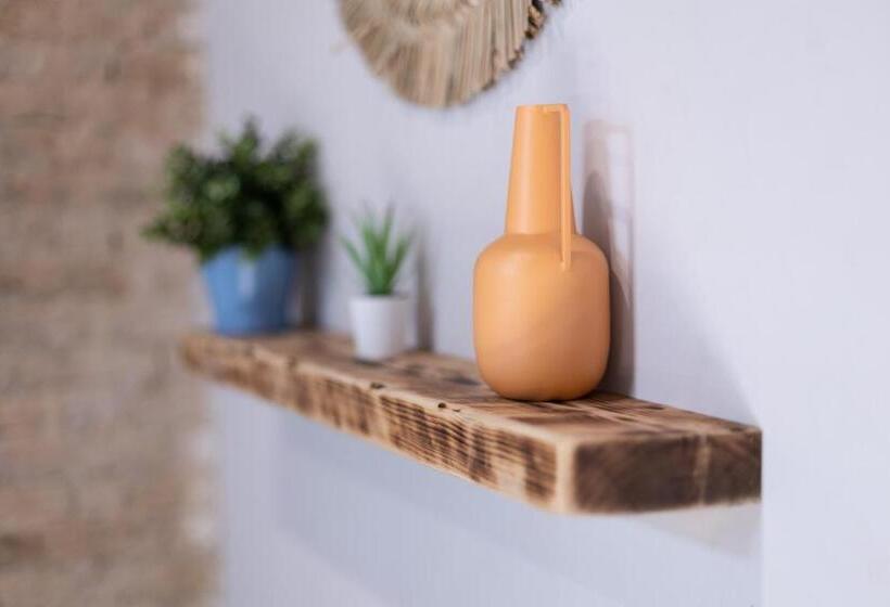 غرفة قياسية رباعية حمام مشترك, Birdhouse