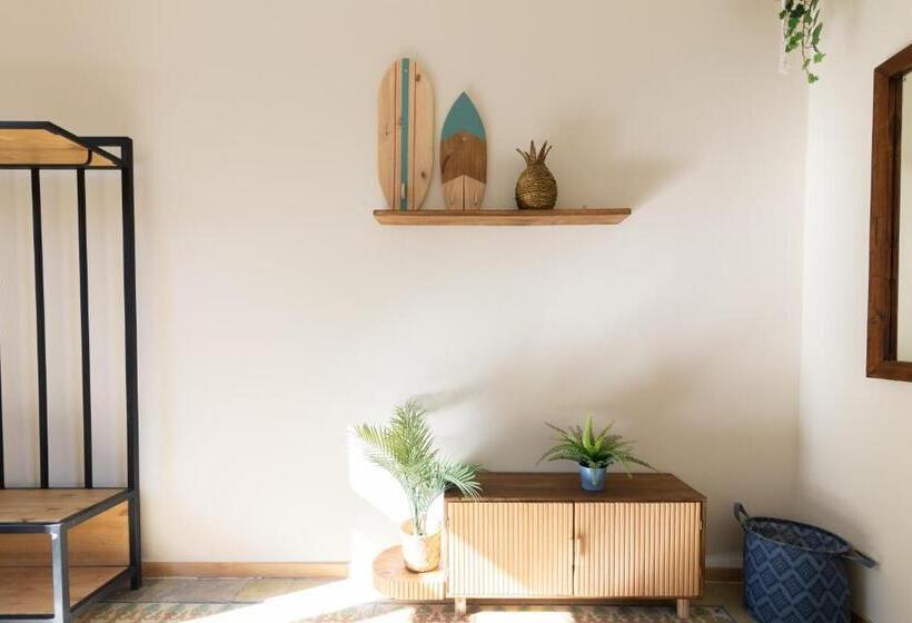 غرفة قياسية حمام مشترك, Birdhouse