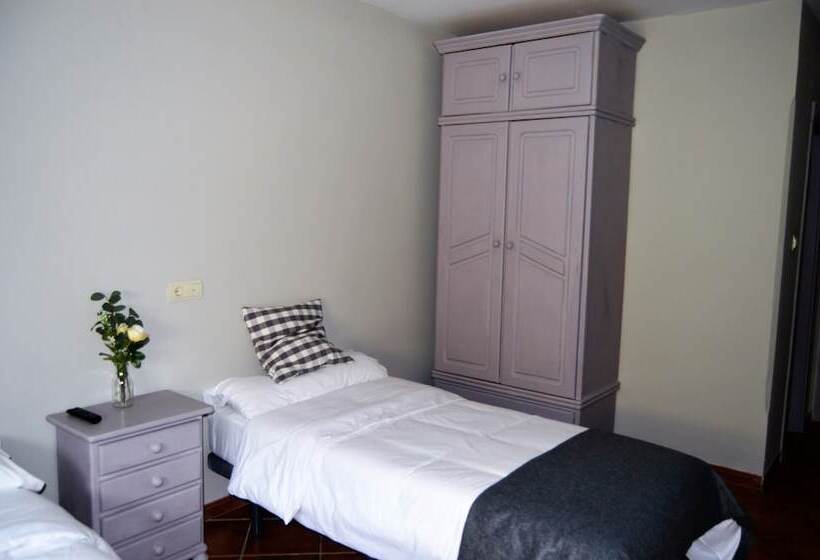 اتاق استاندارد, The Hostel