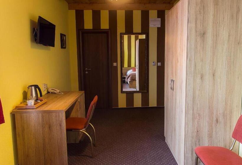 Номер Стандарт, Pivnica A Penzion Pri Studni