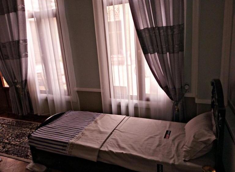 トリプルクラシックルーム, Rahmat Guesthouse