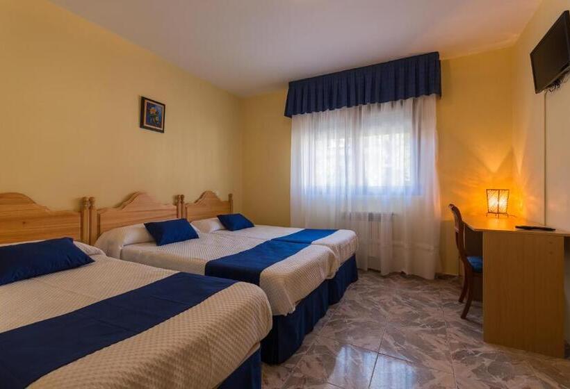 اتاق ساده سه‌ نفره, Apartamentos La Bolera
