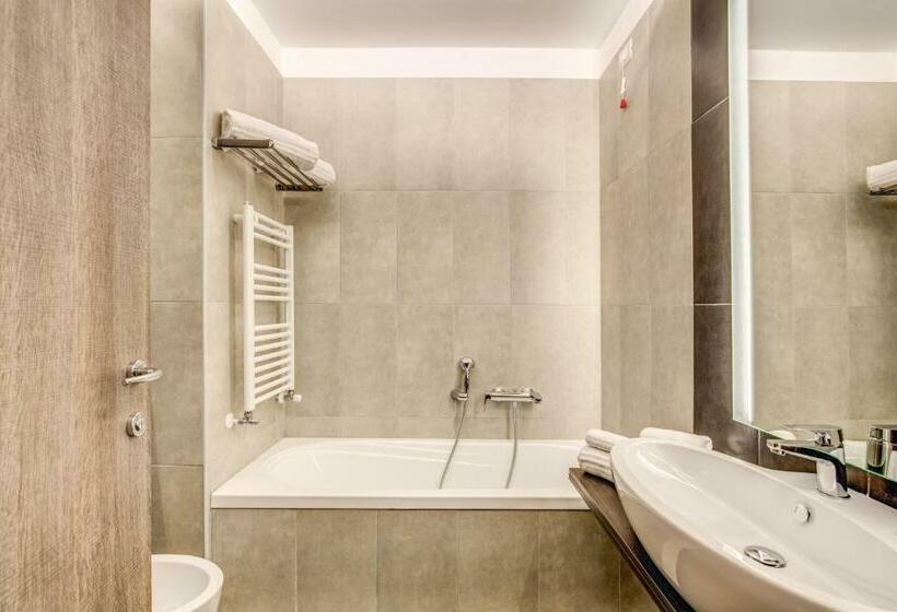 חדר לארבעה סטנדרטי עם מרפסת, Warmthotel