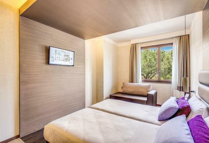 חדר סטנדרט לשלושה, Warmthotel