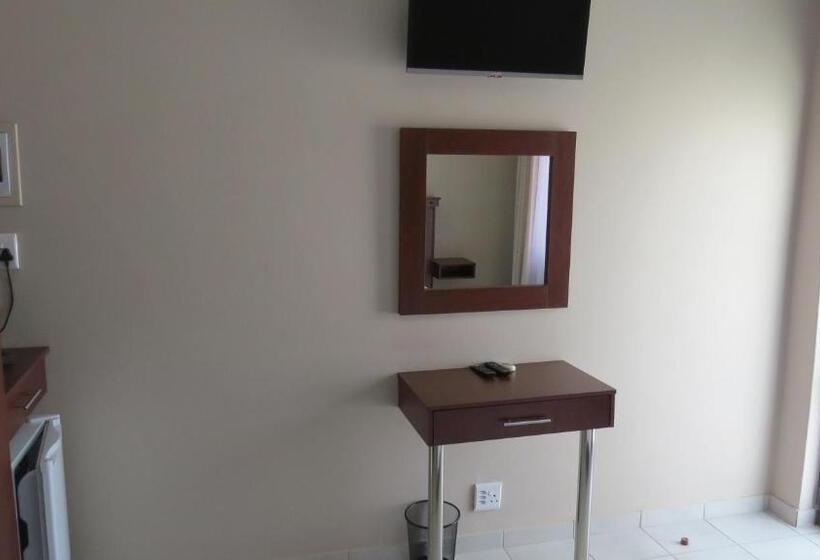 اتاق استاندارد یک نفره, Villa Strada Guesthouse