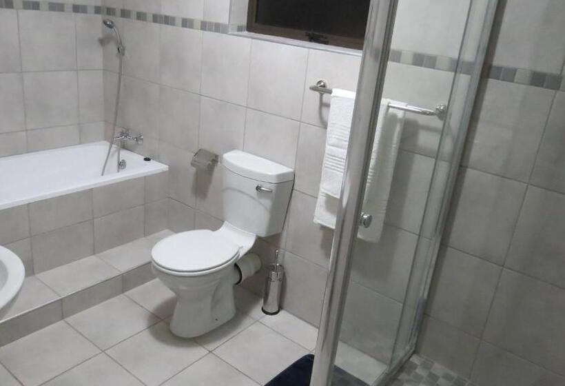 اتاق اجرایی سه نفره, Villa Strada Guesthouse
