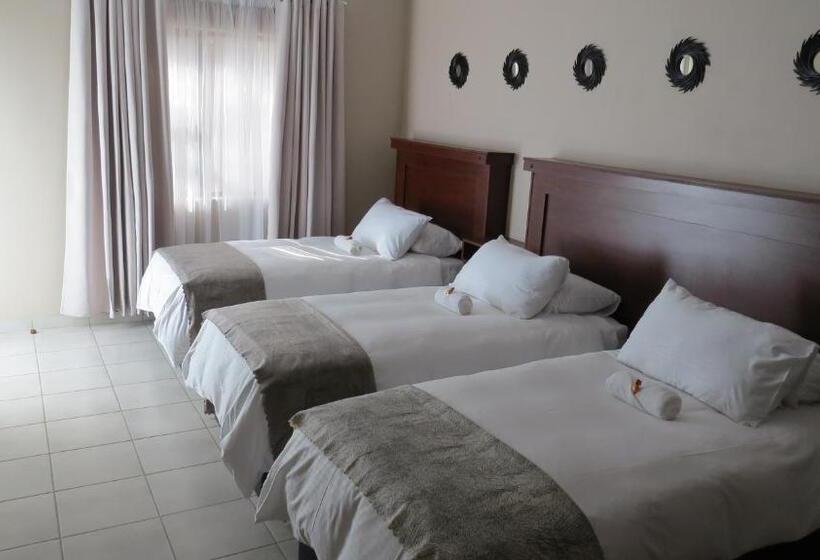 اتاق اجرایی سه نفره, Villa Strada Guesthouse