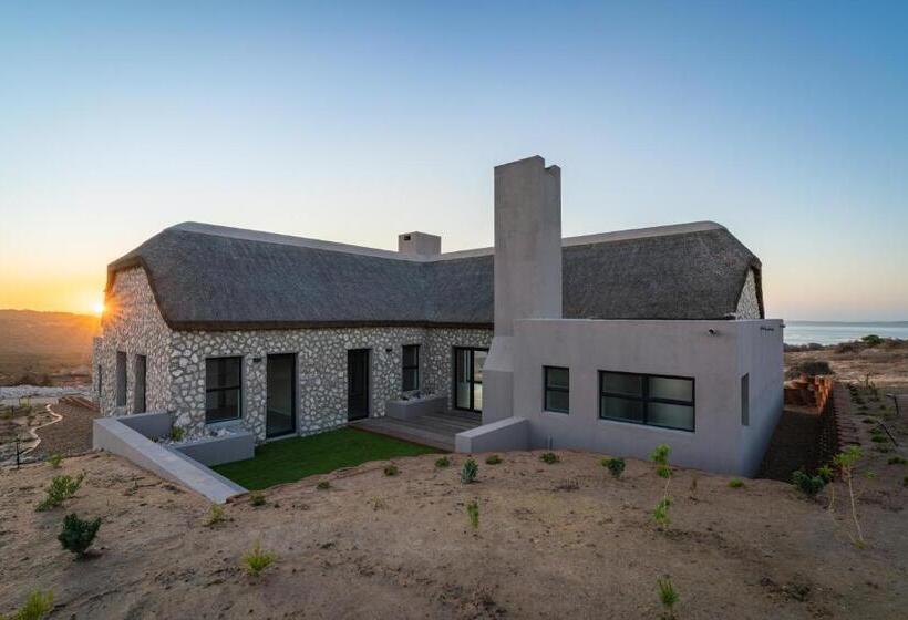 Вилла 3 Спальни, The Shark Bay Boutique Hotel & Spa