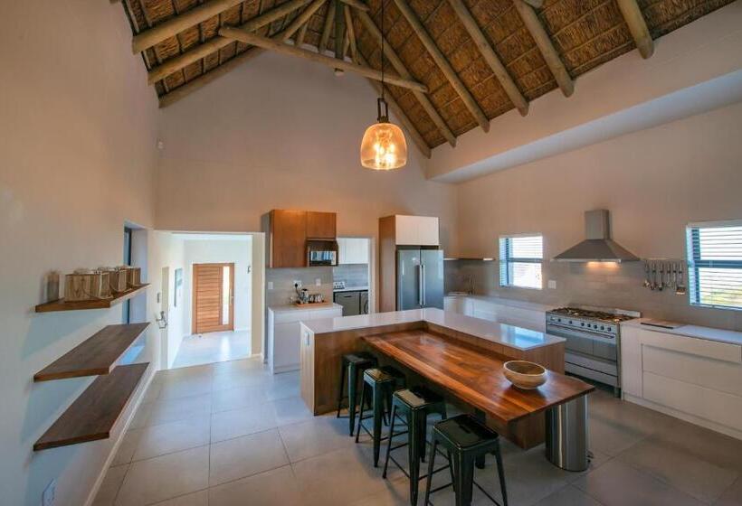 Вилла 3 Спальни, The Shark Bay Boutique Hotel & Spa