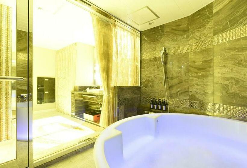 Люкс Кровать Кинг, W Party W Group Hotels And Resorts