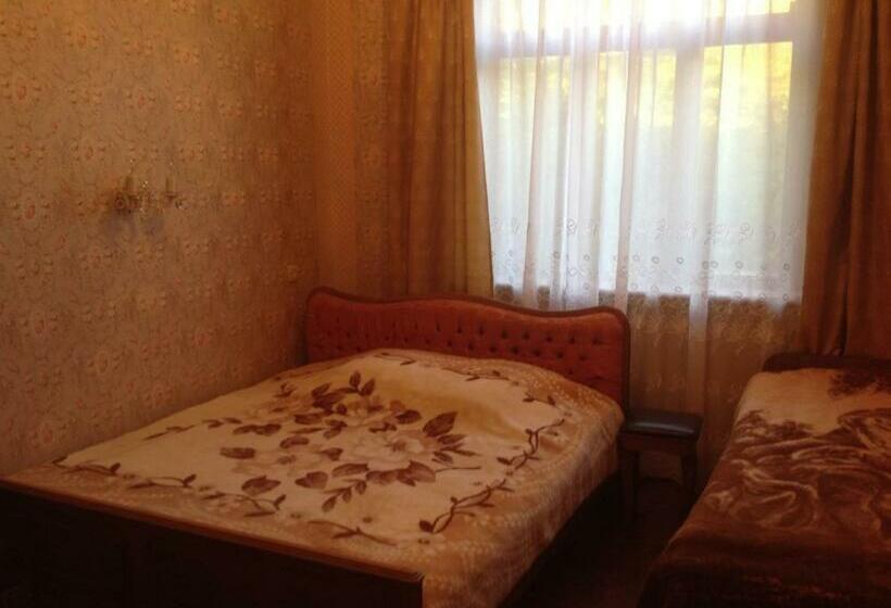 اتاق استاندارد سه نفره, у азы