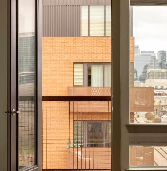 استودیوی استاندارد, Sonder At East 5th
