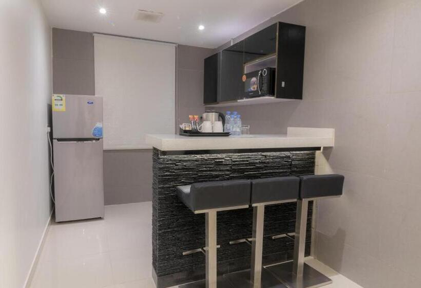 سوییت لوکس, South Hotel Suites