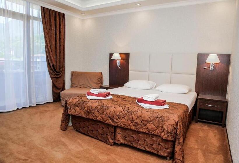 اتاق استاندارد با بالکن, Grand Hotel Gagra