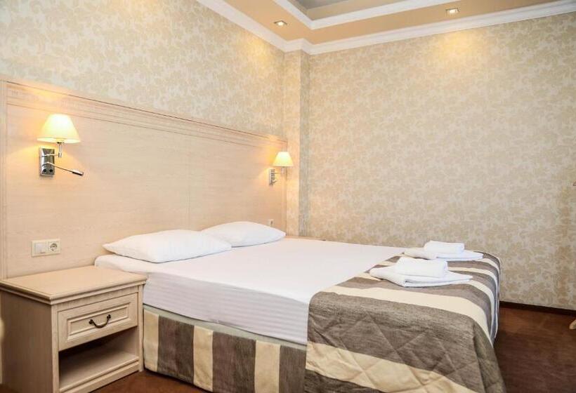 سوئیت با بالکن, Grand Hotel Gagra