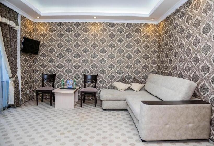 سوئیت با بالکن, Grand Hotel Gagra