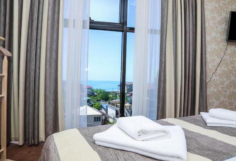 سوئیت با بالکن, Grand Hotel Gagra