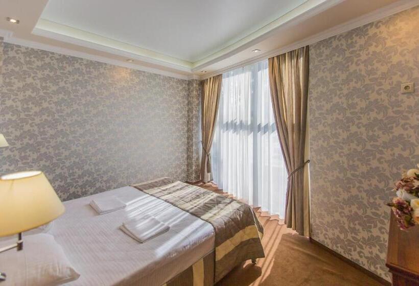 سوییت, Grand Hotel Gagra