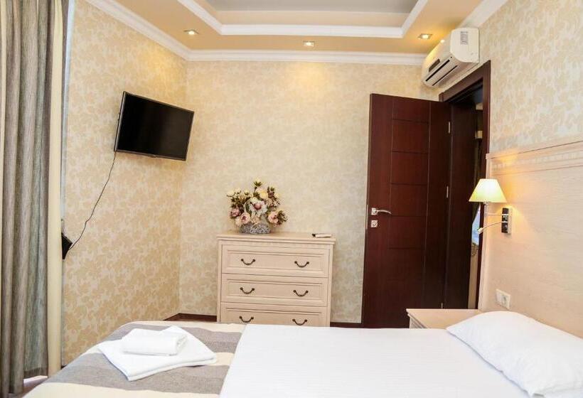 سوییت, Grand Hotel Gagra