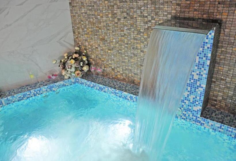سوییت, Grand Hotel Gagra
