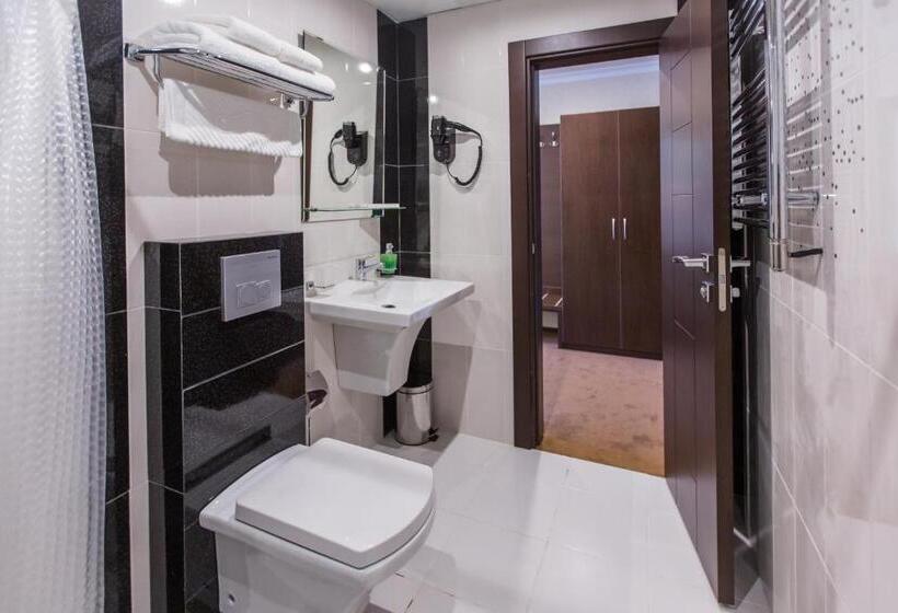استودیوی استاندارد, Grand Hotel Gagra
