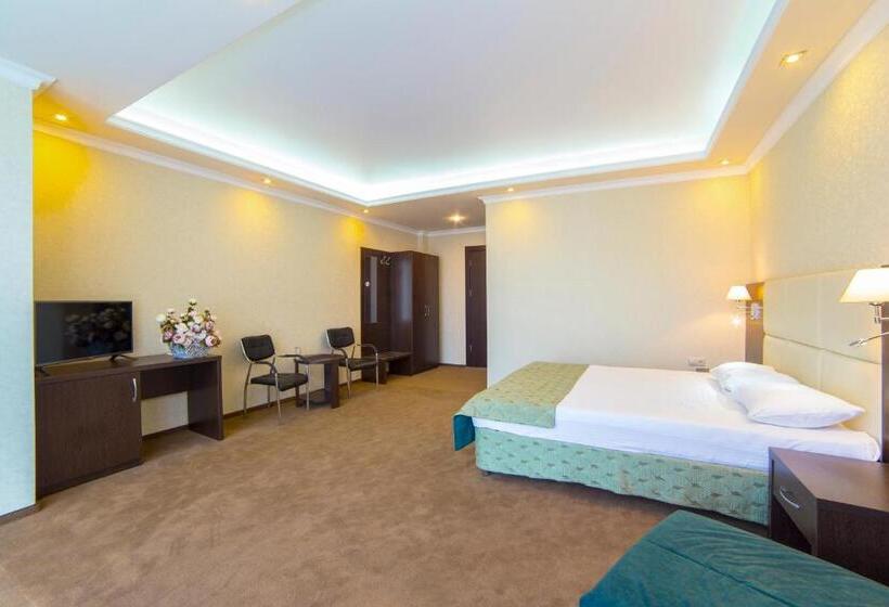 استودیوی استاندارد, Grand Hotel Gagra