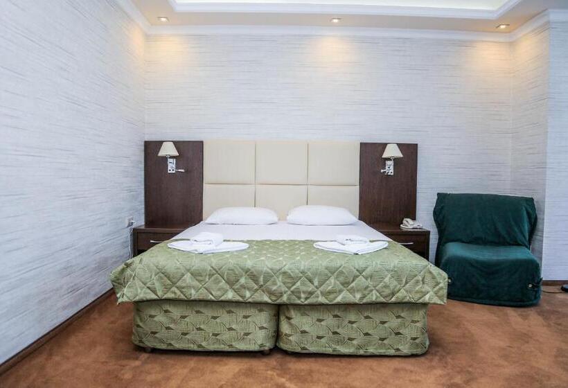 استودیوی استاندارد, Grand Hotel Gagra