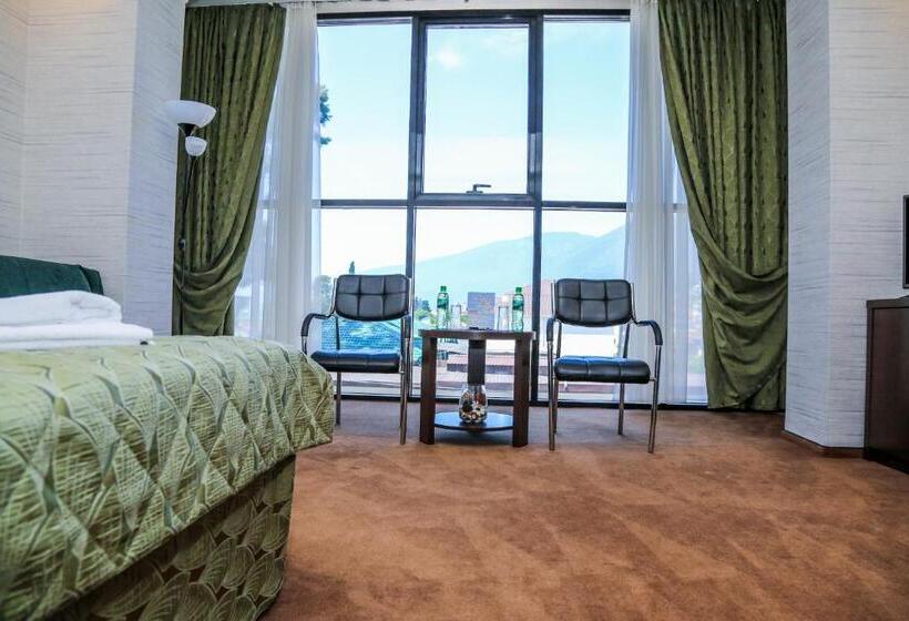 استودیوی استاندارد, Grand Hotel Gagra