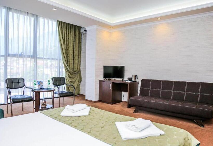 استودیوی استاندارد, Grand Hotel Gagra