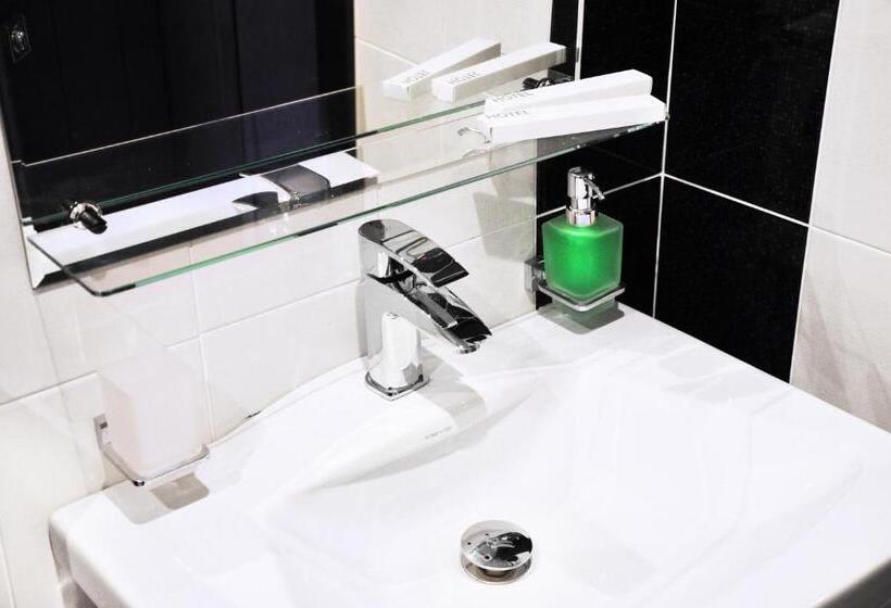 استودیوی استاندارد, Grand Hotel Gagra