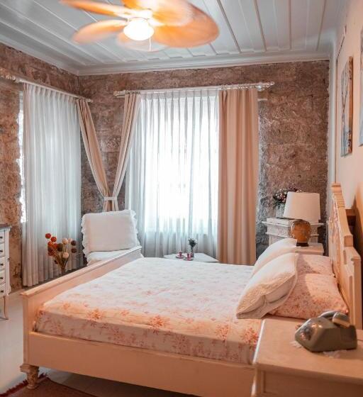 Номер Deluxe, Hoşça Kal Alaçatı
