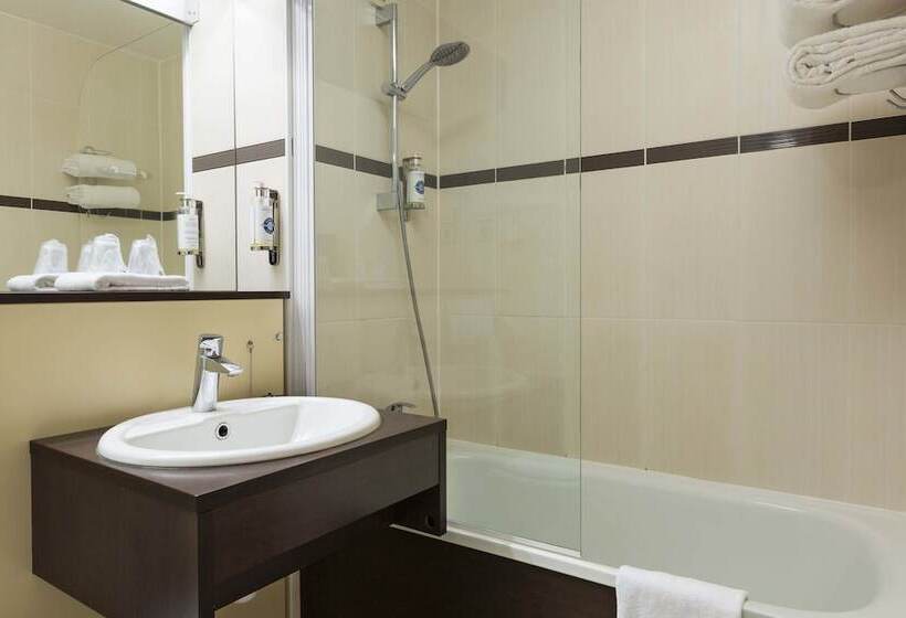اتاق استاندارد سه نفره, Comfort Hotel Orleans Saran