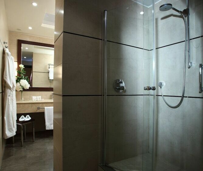 اتاق لوکس سه تخته, Starhotels Ritz
