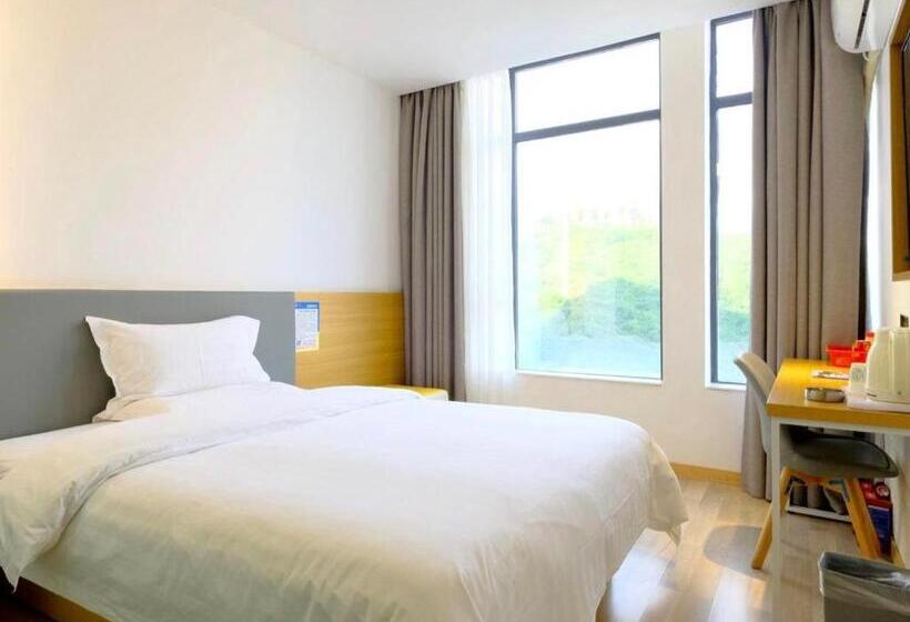 اتاق استاندارد با تخت بزرگ, 7 Days Guiyang Qingzhen Vocational Education City Time Guizhou Branch