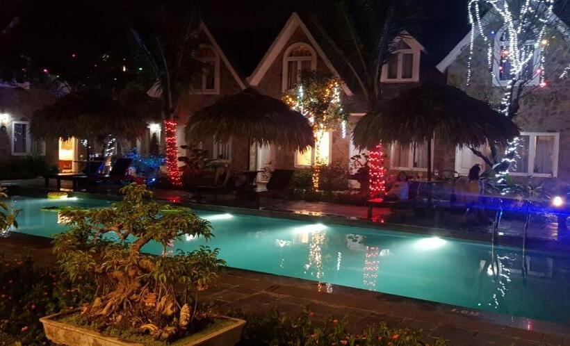 اتاق خانوادگی با چشم‌انداز باغ, Sona Resort