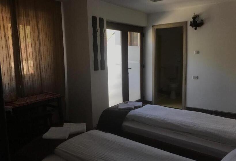 Номер Стандарт Трехместный, Casa Vlahilor