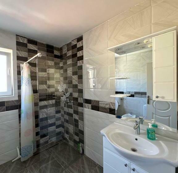 اتاق لوکس, Apartman Ejna
