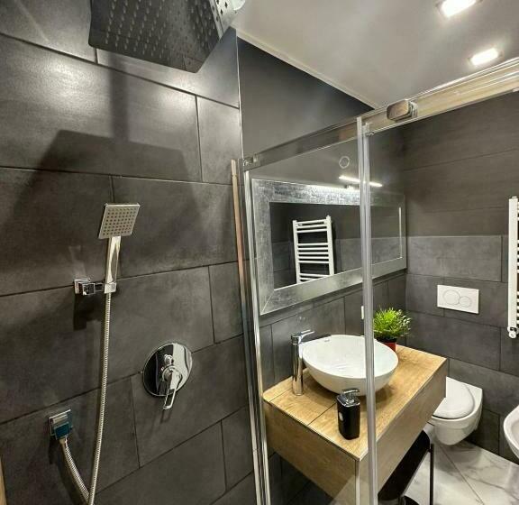 اتاق استاندارد با بالکن, Linda S Guest House
