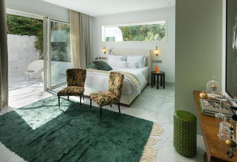 اتاق استاندارد با بالکن و چشم‌انداز دریا, Maison Dedine  Smallluxuryhotels  Adults Only
