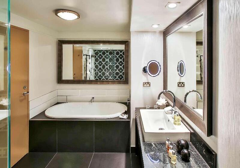 סוויטה עם מרפסת, St Moritz Queenstown   Mgallery By Sofitel