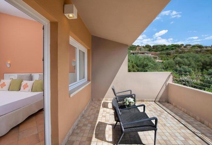 Трехместный Номер Стандарт с Балконом, Chia Laguna   Hotel Village