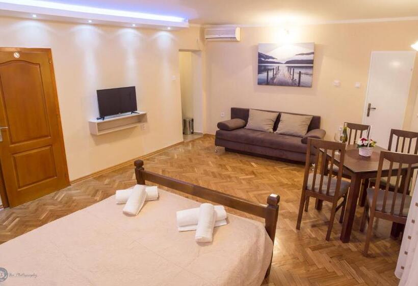 اتاق لوکس با چشم‌انداز دریا, Apartments Vila Marija