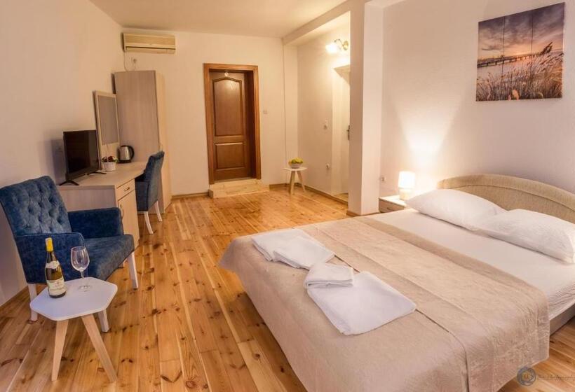 اتاق لوکس با چشم‌انداز دریا, Apartments Vila Marija