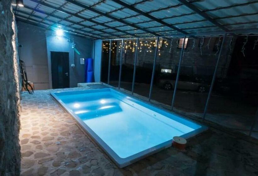 استودیوی استاندارد, Casa Cu Farfurii