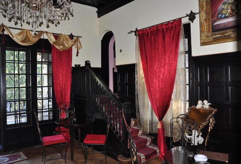 ویلای 4 خوابه, Casa Cu Farfurii