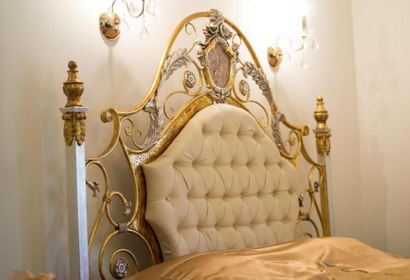 استودیوی استاندارد, Casa Cu Farfurii