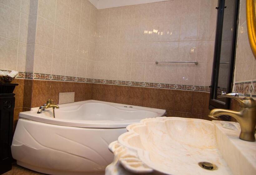 استودیوی استاندارد, Casa Cu Farfurii