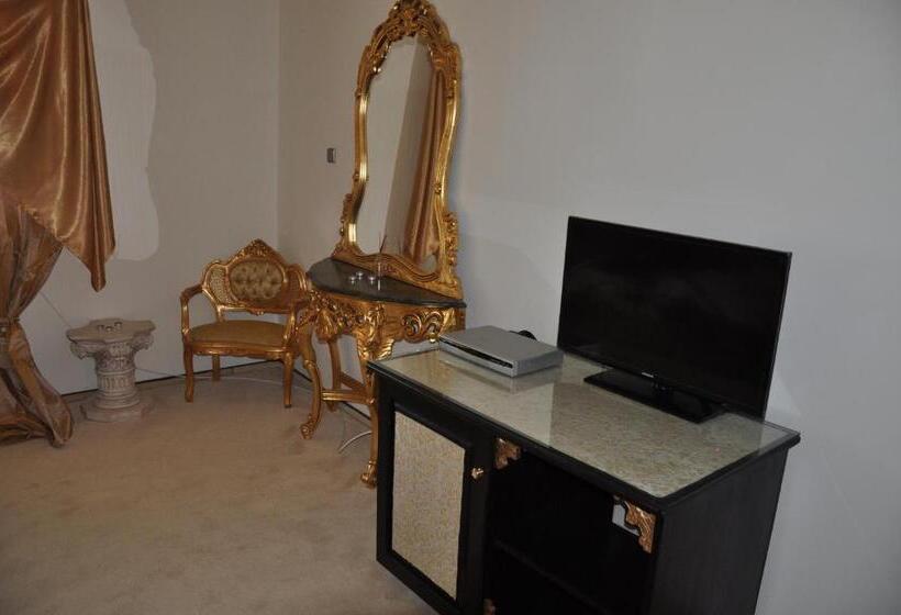 استودیوی استاندارد, Casa Cu Farfurii