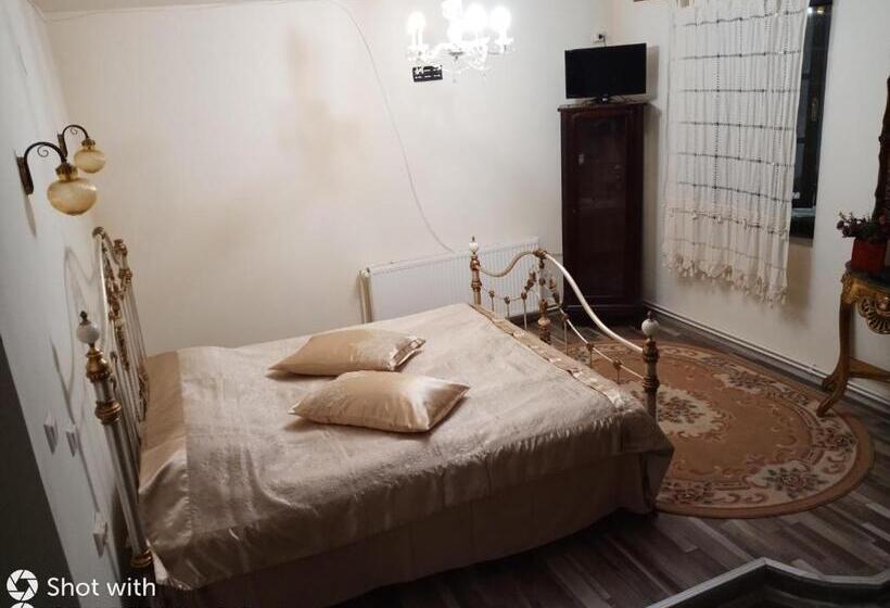 اتاق لوکس با تخت بزرگ, Casa Cu Farfurii