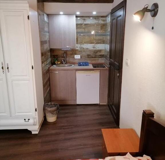 اتاق اکونومی, Apartments đukić
